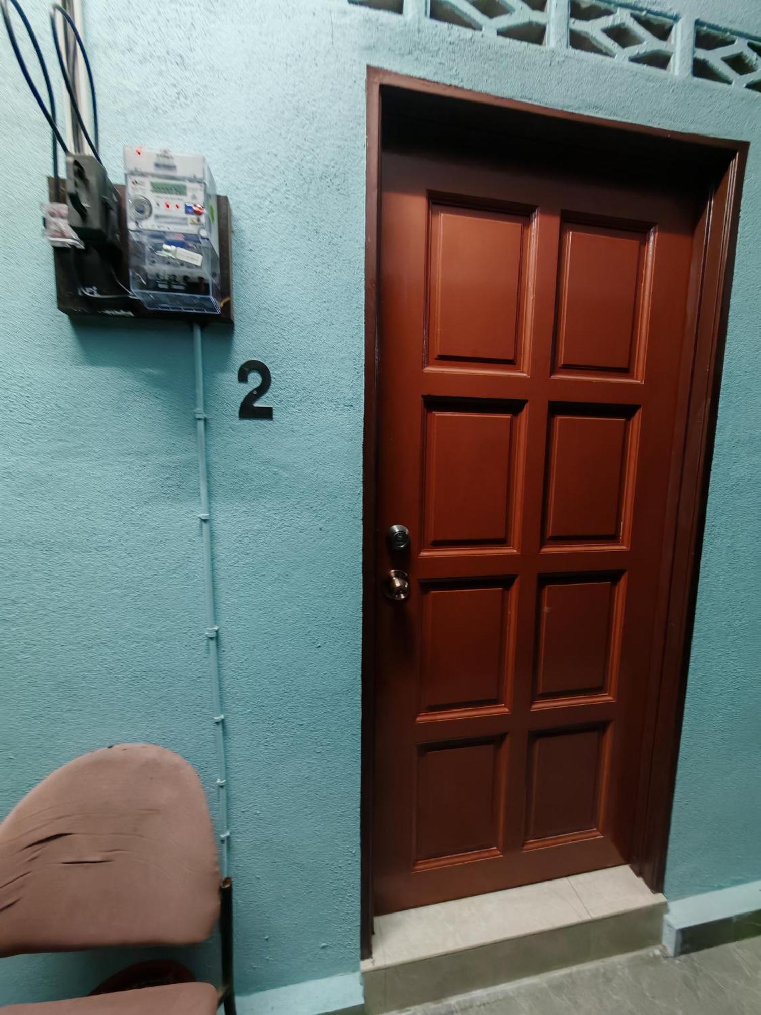 Homestay Banting #7, Islam, 1Bilik-6Pax, #Bilik1# 3Bed-2Tilamyoga-1Aircon, #Hall# Sofa-Kipas-Tv-Iron, #Dapur# Stove-Kettle-Periuknasi, #No Towel Exterior photo