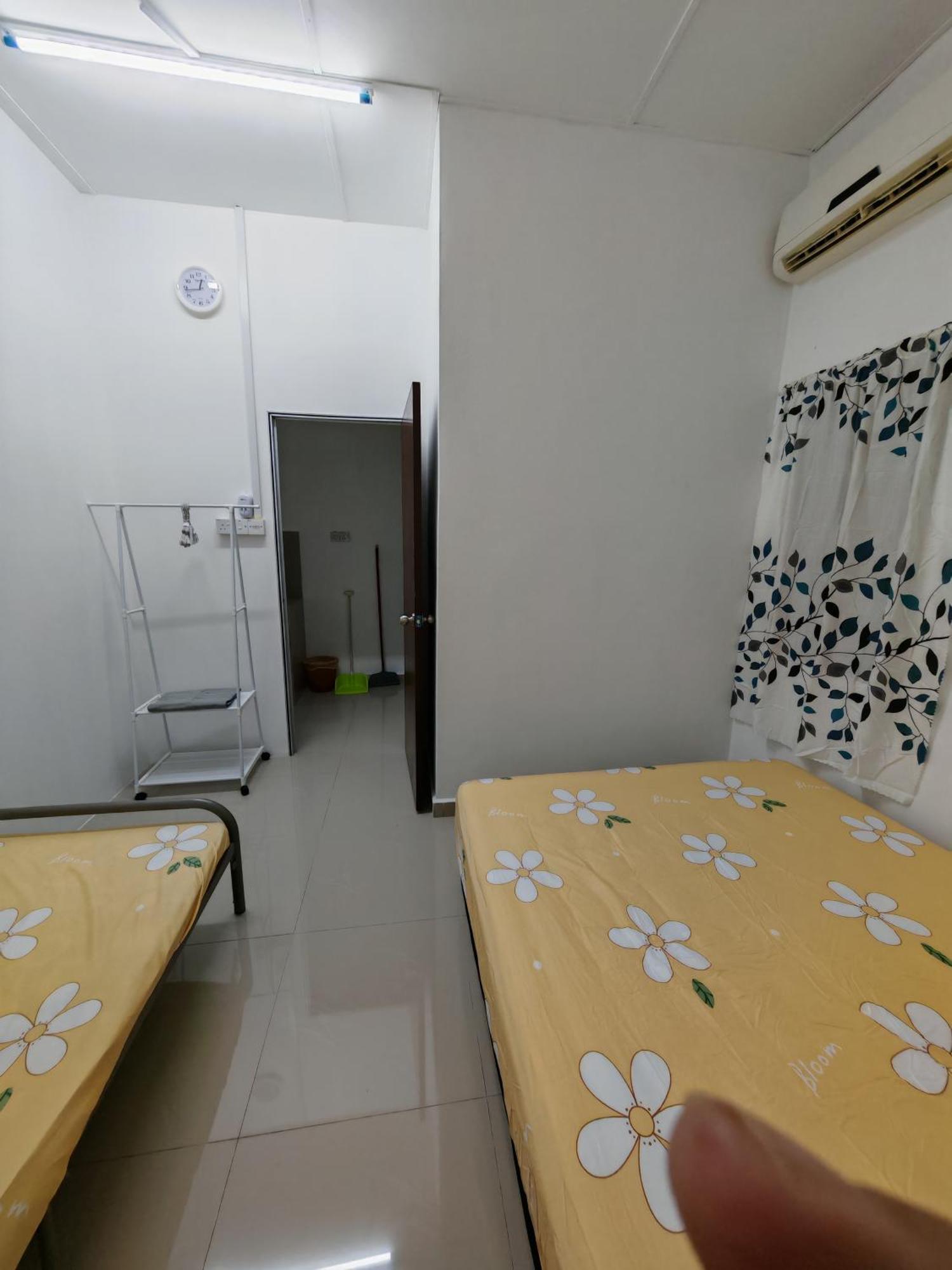 Homestay Banting #7, Islam, 1Bilik-6Pax, #Bilik1# 3Bed-2Tilamyoga-1Aircon, #Hall# Sofa-Kipas-Tv-Iron, #Dapur# Stove-Kettle-Periuknasi, #No Towel Exterior photo